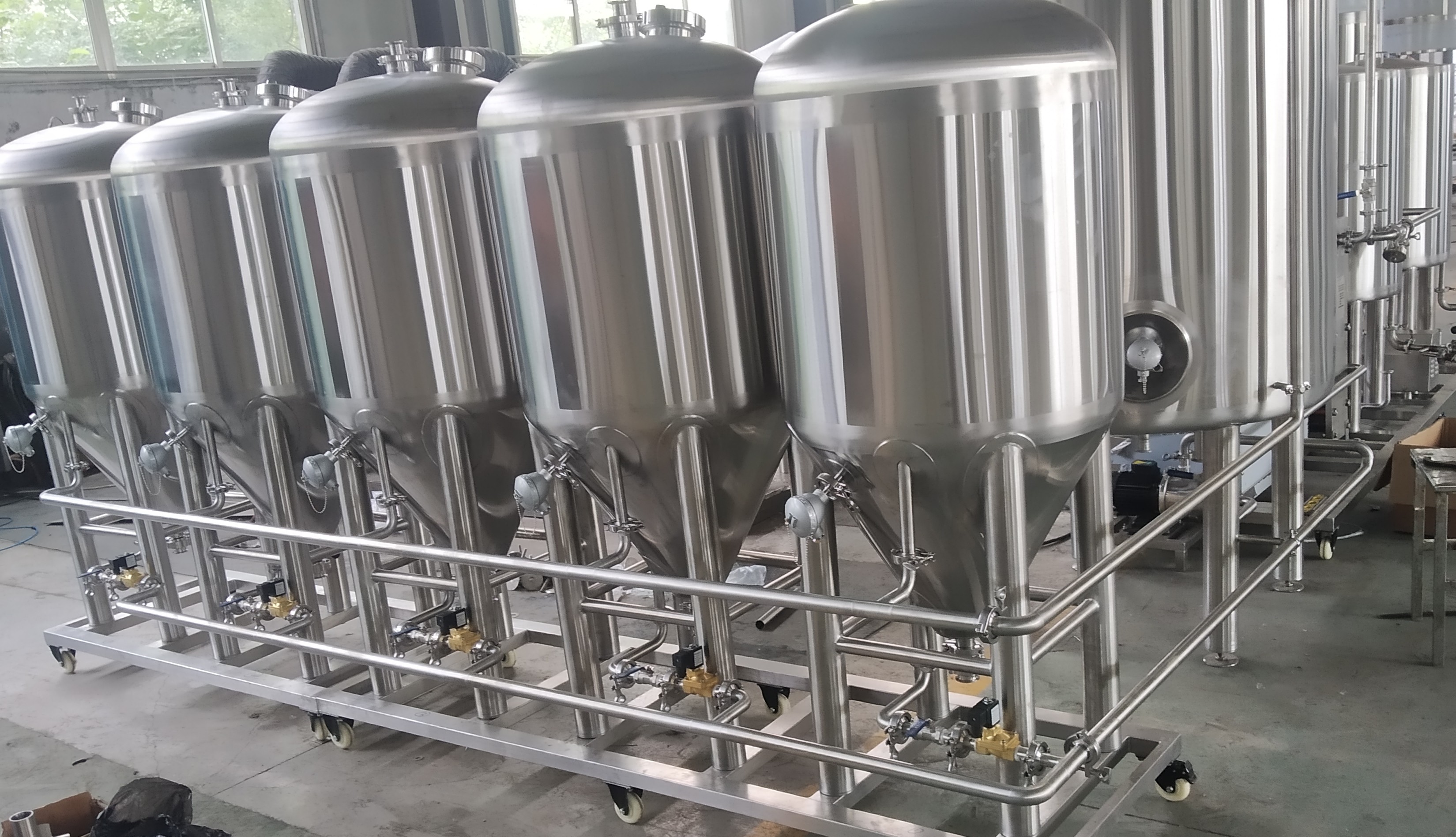 Big size SUS 304 beer brewing fermentation tanks hot sell in Sweden from Chinese manufacturer ZZ